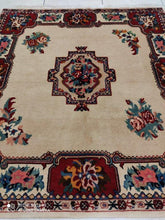 Charger l&#39;image dans la galerie, Tapis Antique Bakhtiar noué main n°299_130×125
