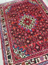 Charger l'image dans la galerie, Tapis Hosseinabad noué main n°19397_140×104
