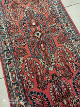 Charger l'image dans la galerie, Tapis Sarouk fait main n°2879_149×71
