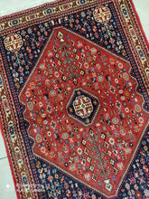 Charger l'image dans la galerie, Tapis Abadeh noué main n°19372_150×106
