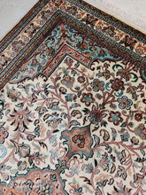 Charger l&#39;image dans la galerie, Tapis Cachemire soie noué main n°61_156×99
