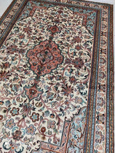 Charger l&#39;image dans la galerie, Tapis Cachemire soie noué main n°61_156×99
