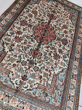 Charger l&#39;image dans la galerie, Tapis Cachemire soie noué main n°61_156×99
