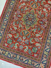 Charger l&#39;image dans la galerie, Tapis Antique Ghom noué main n°18930_157×103
