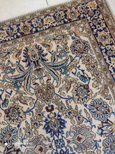 Charger l&#39;image dans la galerie, Tapis Antique Ghom noué main n°1098_157×109
