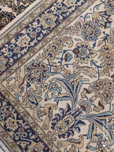 Charger l&#39;image dans la galerie, Tapis Antique Ghom noué main n°1098_157×109
