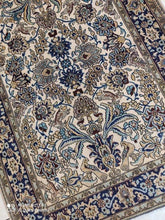 Charger l&#39;image dans la galerie, Tapis Antique Ghom noué main n°1098_157×109
