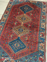 Charger l'image dans la galerie, Tapis Antique Yalameh noué main n°17974_160×107
