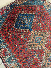 Charger l'image dans la galerie, Tapis Antique Yalameh noué main n°17974_160×107
