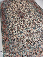 Charger l&#39;image dans la galerie, Tapis Cachemire soie noué main n°62_162×92
