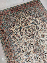 Charger l&#39;image dans la galerie, Tapis Cachemire soie noué main n°62_162×92
