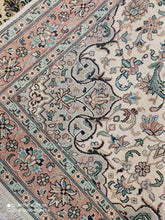 Charger l&#39;image dans la galerie, Tapis Cachemire soie noué main n°62_162×92
