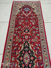 Charger l'image dans la galerie, Tapis Ghom fait main n°18130_200×52
