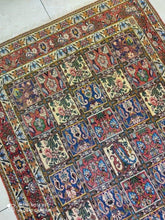 Charger l'image dans la galerie, Tapis Bakhtiar fait main n°3593_212×139
