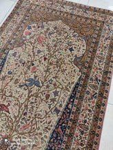 Charger l&#39;image dans la galerie, Tapis Antique Kerman Ravar Arbre de vie tissé main_230×130
