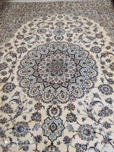 Charger l&#39;image dans la galerie, Grand Tapis Nain Chichla Habibian tissé main n°18386_354×254
