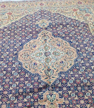 Charger l&#39;image dans la galerie, Grand Tapis Tabriz fait main n°4143_385×297
