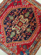 Charger l&#39;image dans la galerie, Tapis Antique carré Ghachghai tissé main n°19032_65×60
