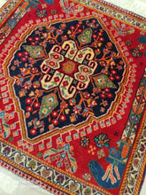 Charger l&#39;image dans la galerie, Tapis Antique carré Ghachghai tissé main n°19032_65×60
