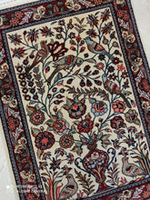 Charger l&#39;image dans la galerie, Tapis Ghom noué main n°17085_83×58
