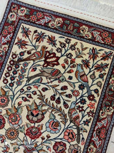 Charger l&#39;image dans la galerie, Tapis Ghom noué main n°17085_83×58
