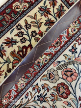 Charger l&#39;image dans la galerie, Tapis Ghom noué main n°17085_83×58
