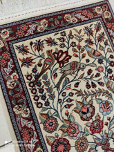 Charger l&#39;image dans la galerie, Tapis Ghom noué main n°17085_83×58
