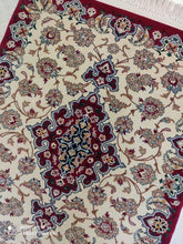 Charger l&#39;image dans la galerie, Tapis Ispahan fait main n°11774_91×74
