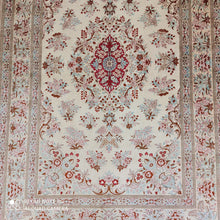 Charger l'image dans la galerie, Tapis Ghom soie tissé main n°18189_196×128
