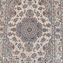 Charger l'image dans la galerie, Tapis Nain Chichla noué main n°16009_195×133
