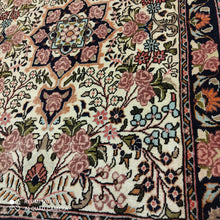 Charger l'image dans la galerie, Tapis Antique Bidjard noué main n°15417_105×76
