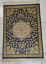 Charger l'image dans la galerie, Tapis Ghom soie fait main n°17591_82×60
