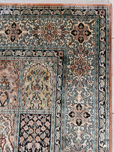 Charger l'image dans la galerie, Tapis Cachemire soie tissé main n°3_319×219
