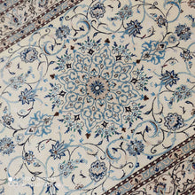 Charger l'image dans la galerie, Tapis Nain Chichla Habibian noué main n°11823_193×120
