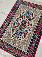 Charger l&#39;image dans la galerie, Tapis Ispahan fait main n°1850_105×70
