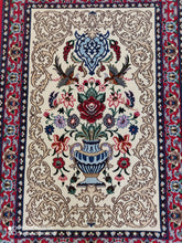 Charger l&#39;image dans la galerie, Tapis Ispahan fait main n°1850_105×70
