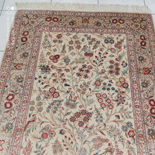 Charger l'image dans la galerie, Tapis Ghom soie tissé main n°18195_183×126
