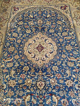 Charger l'image dans la galerie, Grand Tapis Nain fait main n°19218_350×247
