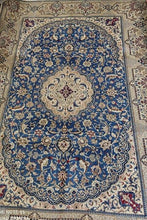 Charger l'image dans la galerie, Grand Tapis Nain fait main n°19218_350×247

