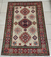 Charger l&#39;image dans la galerie, Tapis Kazak tissé main n°13899_174×118
