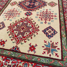 Charger l&#39;image dans la galerie, Tapis Kazak tissé main n°13899_174×118
