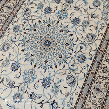 Charger l'image dans la galerie, Tapis Nain Chichla Habibian noué main n°11823_193×120
