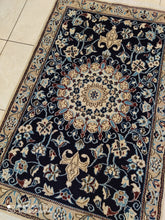 Charger l&#39;image dans la galerie, Tapis Nain fait main n°3100_137×87
