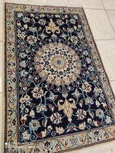 Charger l&#39;image dans la galerie, Tapis Nain fait main n°3100_137×87
