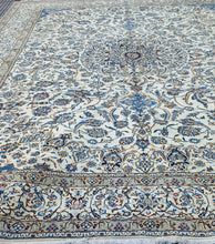 Charger l'image dans la galerie, GRAND TAPIS NAIN TISSE MAIN n°5365_500×350
