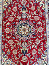Charger l'image dans la galerie, Tapis Ispahan fait main n°16470_158×110

