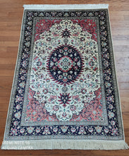 Charger l'image dans la galerie, Tapis Ghom soie fait main n°18233_150×104
