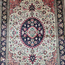 Charger l'image dans la galerie, Tapis Ghom soie fait main n°18233_150×104
