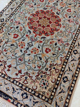 Charger l&#39;image dans la galerie, Tapis Ispahan fait main n°14273_107×68
