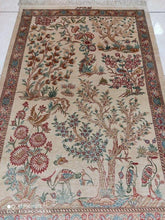 Charger l'image dans la galerie, Tapis Ghom soie tissé main n°15235_115×75

